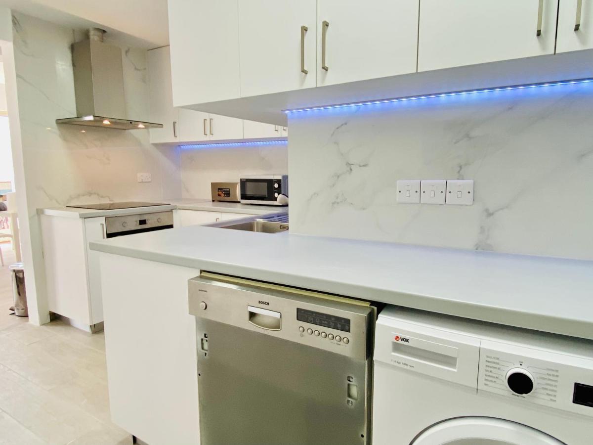 Basillica 3 Bedrooms Apartment Paphos Bagian luar foto